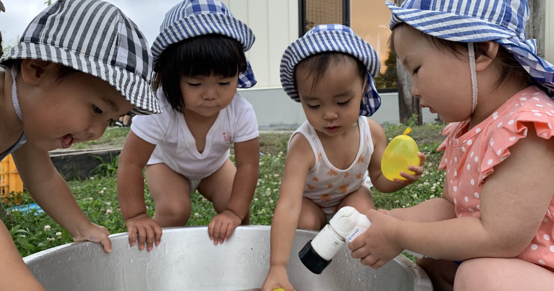 みんなでみずあそび