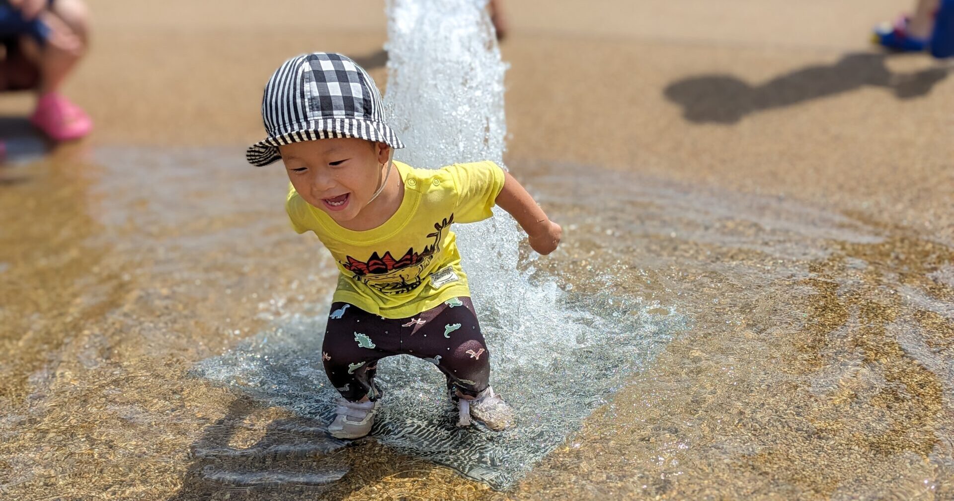 み〜んないっしょにみずあそび！