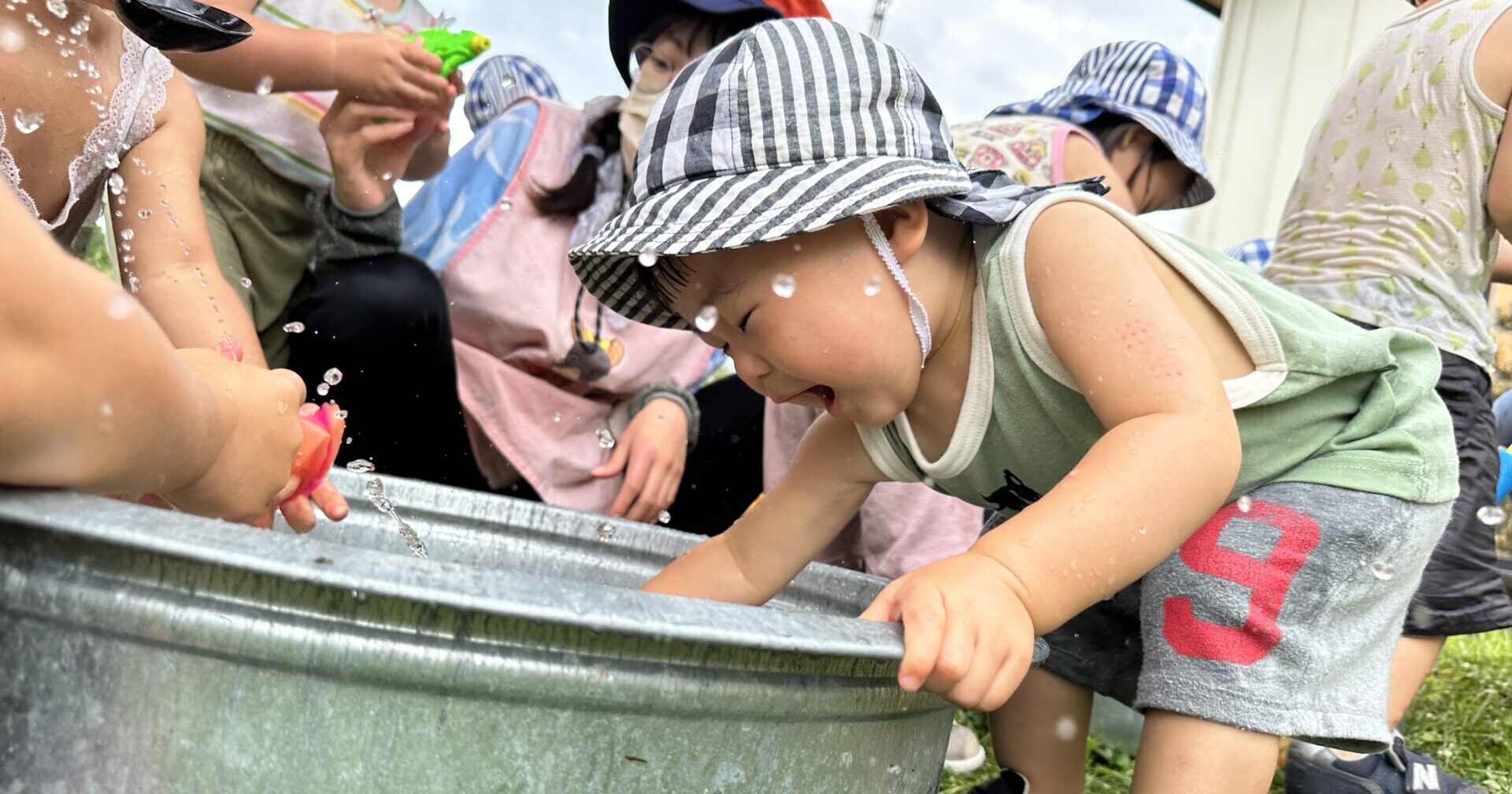 えんていでみずあそび