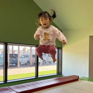 のびのびからだをうごかして